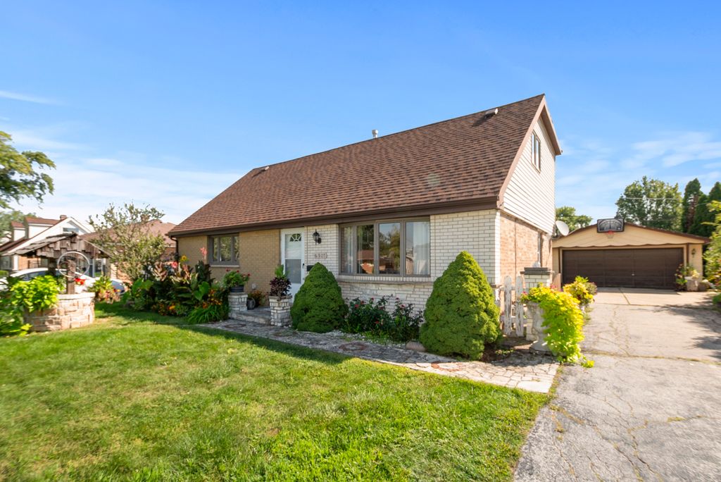 Photo for 8907 Saratoga Drive, Bridgeview, IL 60455 (MLS # 12507275)