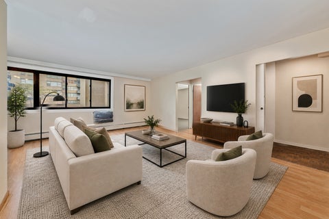 Tiny photo for 6300 N SHERIDAN Road #204, Chicago, IL 60660 (MLS # 12678637)