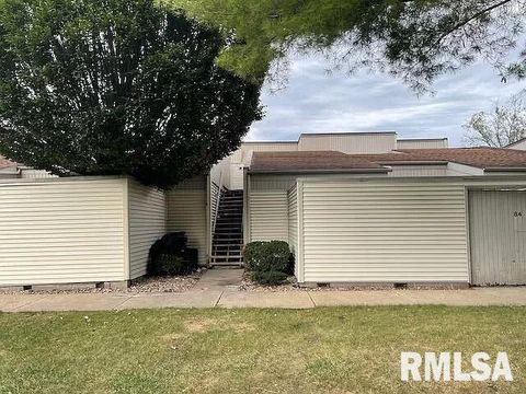 Photo of 6831 N FROSTWOOD Parkway #82, Peoria, IL 61615 (MLS # 12632518)
