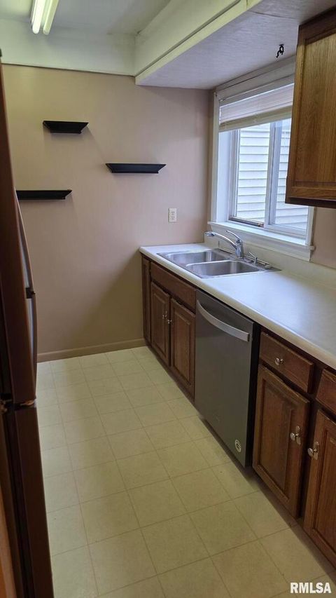 Tiny photo for 6831 N FROSTWOOD Parkway #82, Peoria, IL 61615 (MLS # 12632518)