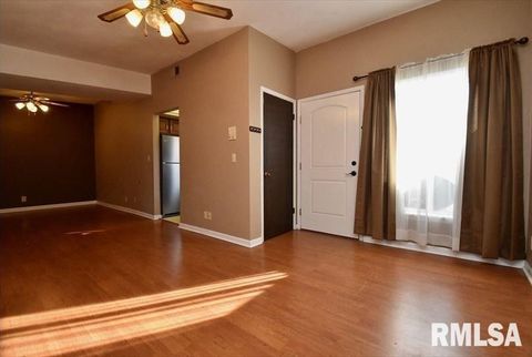 Tiny photo for 6831 N FROSTWOOD Parkway #82, Peoria, IL 61615 (MLS # 12632518)