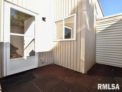 Tiny photo for 6831 N FROSTWOOD Parkway #82, Peoria, IL 61615 (MLS # 12632518)