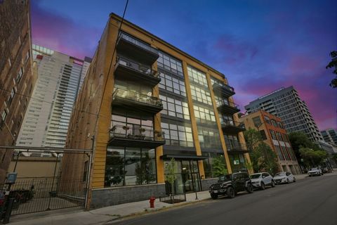 Tiny photo for 23 N Green Street #202, Chicago, IL 60607 (MLS # 12486517)