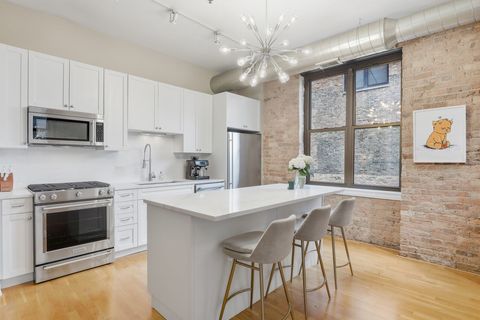 Tiny photo for 23 N Green Street #202, Chicago, IL 60607 (MLS # 12486517)