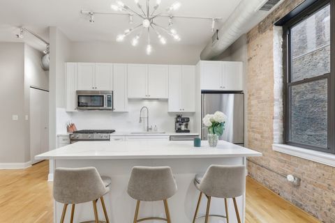 Tiny photo for 23 N Green Street #202, Chicago, IL 60607 (MLS # 12486517)