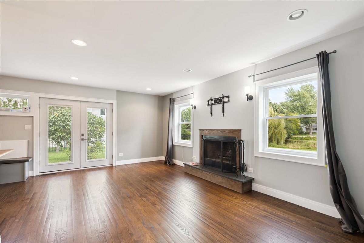 Barrington, Illinois 60010, United States, 3 Bedrooms Bedrooms, ,2 BathroomsBathrooms,Residential,Active,224026