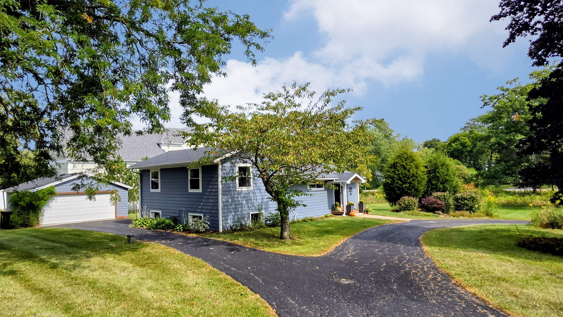 Barrington, Illinois 60010, United States, 3 Bedrooms Bedrooms, ,2 BathroomsBathrooms,Residential,Active,224026