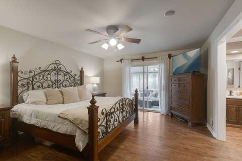 Tiny photo for 706 S Noah Terrace, Mount Prospect, IL 60056 (MLS # 12651752)