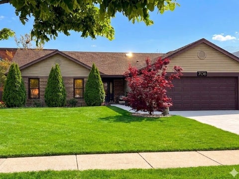 Photo of 706 S Noah Terrace, Mount Prospect, IL 60056 (MLS # 12651752)