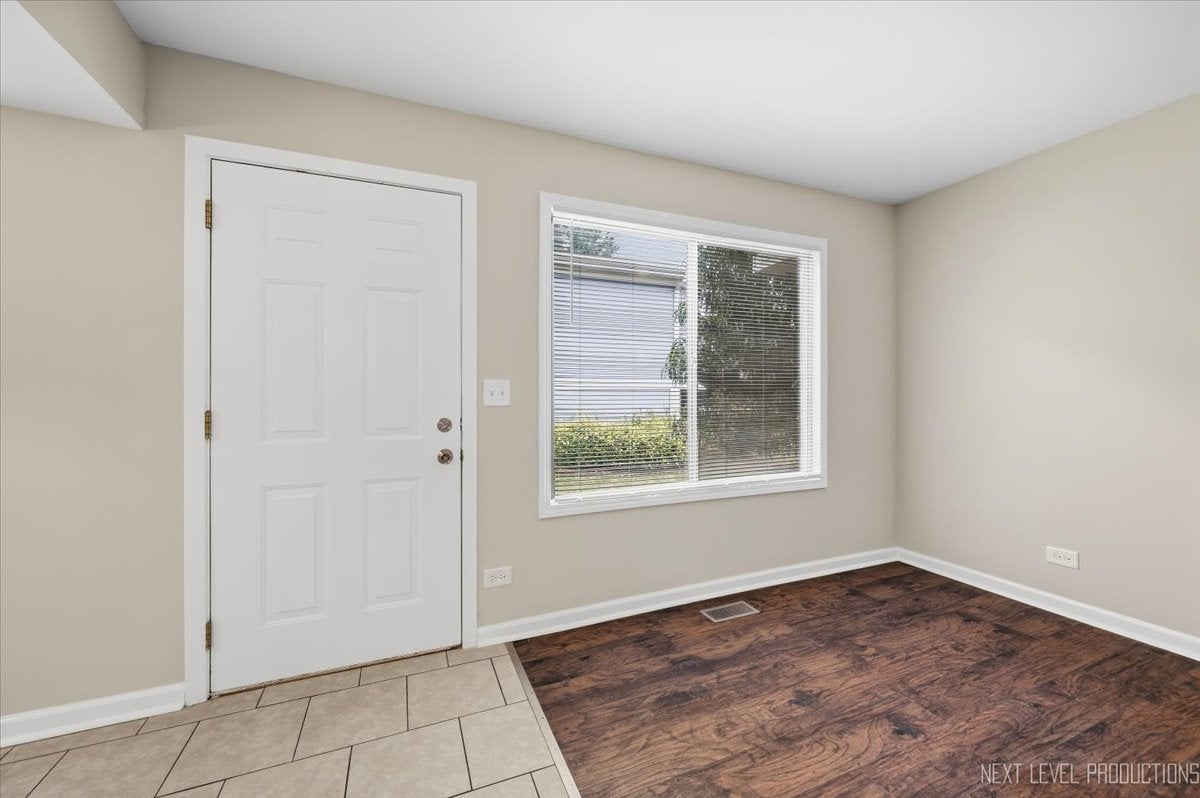 2s759 Winchester Circle 2