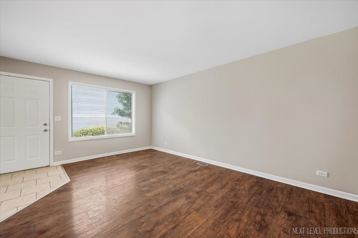 2s759 Winchester Circle 2