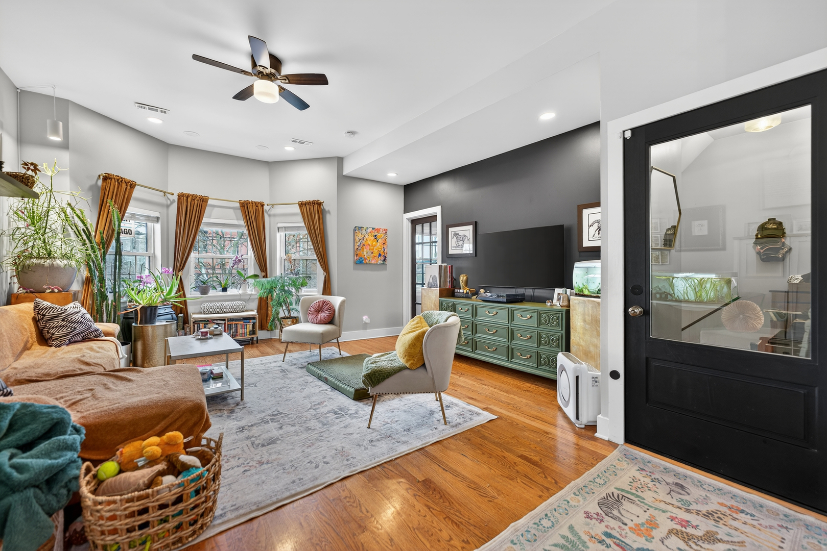 3115 N Oakley Avenue