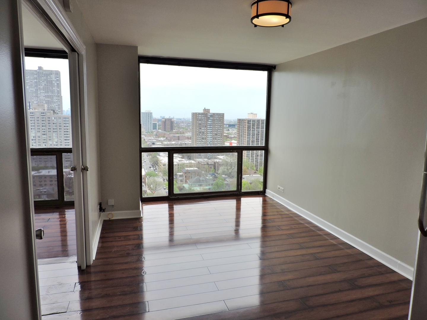 4343 N Clarendon Avenue 2201