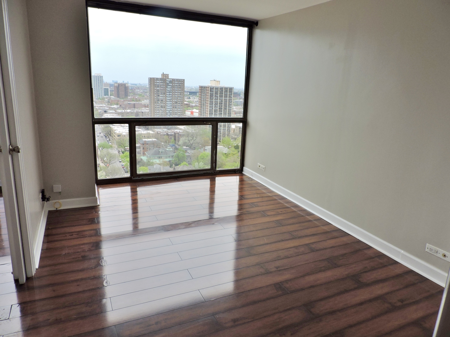 4343 N Clarendon Avenue 2201