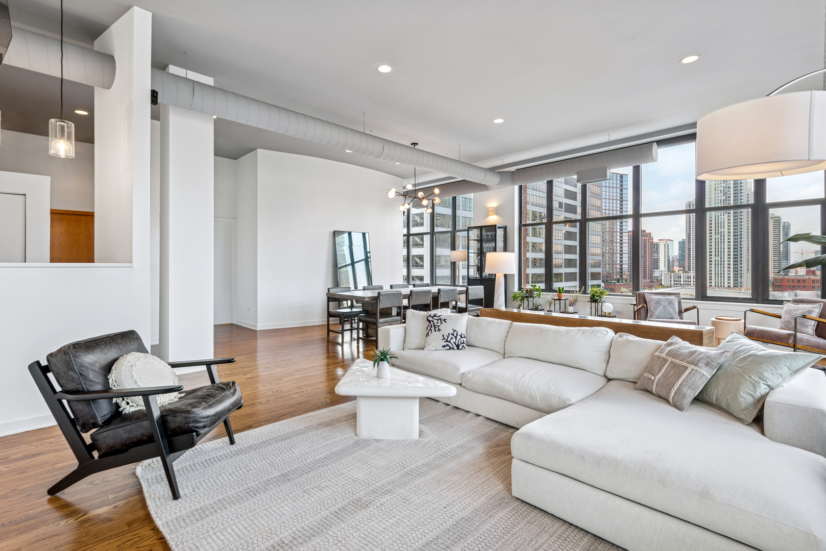 333 W HUBBARD Street 801