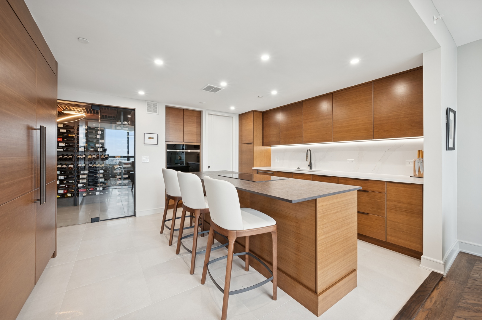 Chicago, Illinois 60611, United States, 3 Bedrooms Bedrooms, ,3 BathroomsBathrooms,Residential,Active,119835