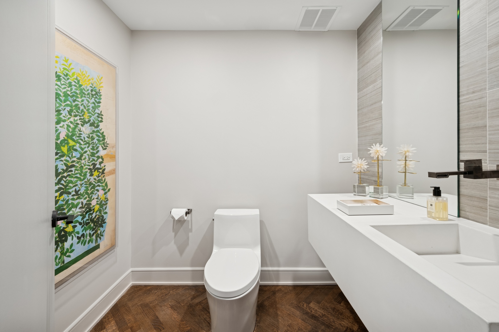 Chicago, Illinois 60611, United States, 3 Bedrooms Bedrooms, ,3 BathroomsBathrooms,Residential,Active,119835