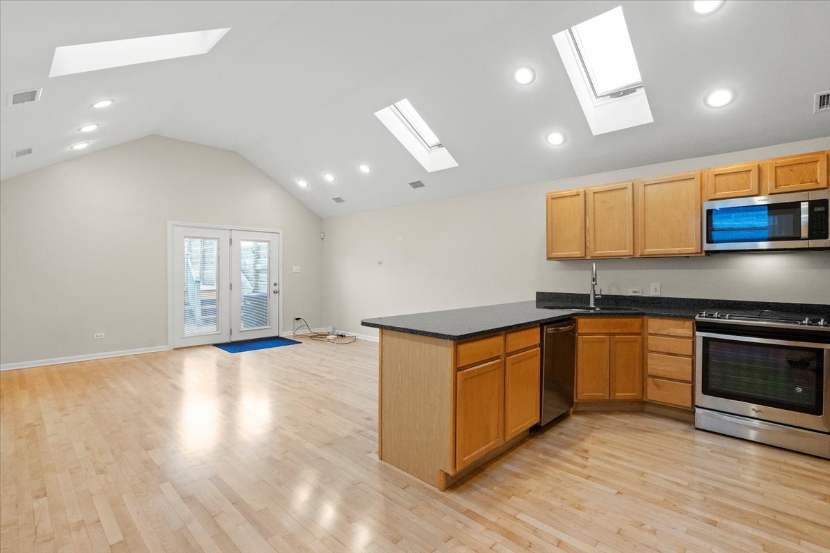 456 N GREEN Street 2
