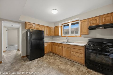 Tiny photo for 10142 S California Avenue, Evergreen Park, IL 60805 (MLS # 12600990)