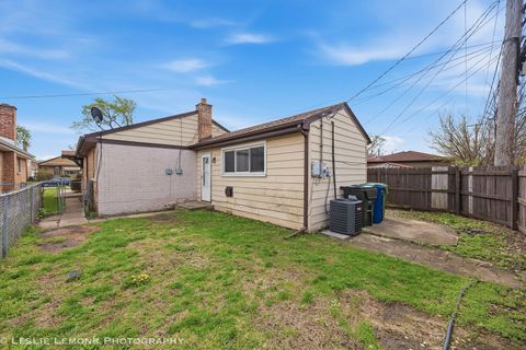 Tiny photo for 10142 S California Avenue, Evergreen Park, IL 60805 (MLS # 12600990)