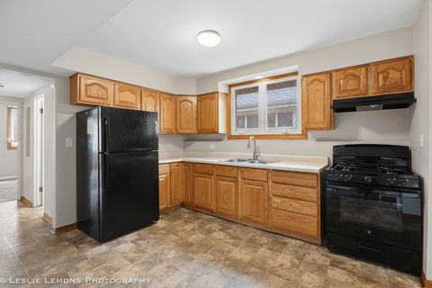 Tiny photo for 10142 S California Avenue, Evergreen Park, IL 60805 (MLS # 12600990)