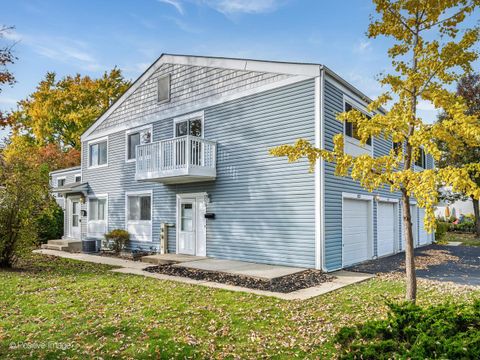 Tiny photo for 823 Cambridge Place #823, Wheeling, IL 60090 (MLS # 12514153)