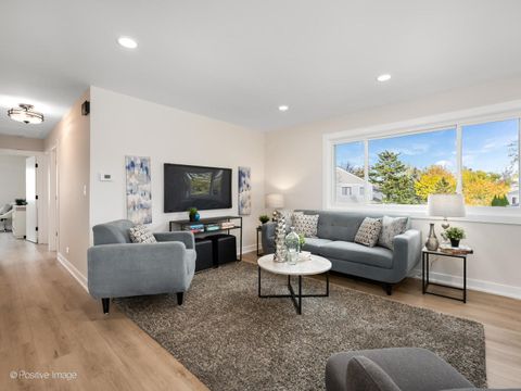 Tiny photo for 823 Cambridge Place #823, Wheeling, IL 60090 (MLS # 12514153)