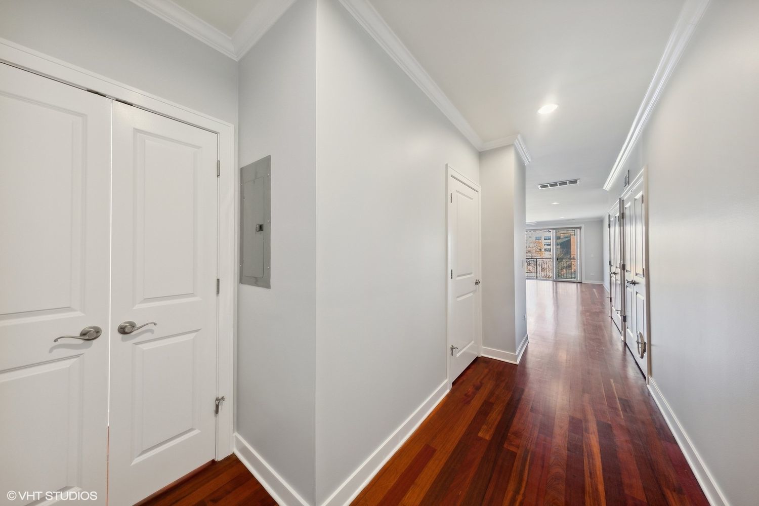 825 N Hudson Avenue 2B