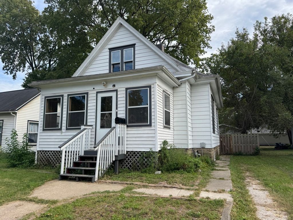 Photo for 734 W Henry Street, Pontiac, IL 61764 (MLS # 12466336)