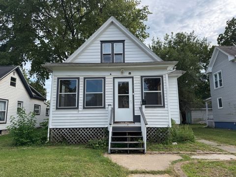 Tiny photo for 734 W Henry Street, Pontiac, IL 61764 (MLS # 12466336)