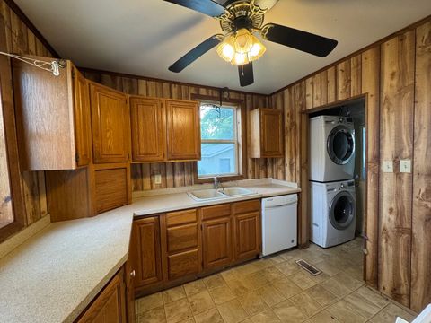 Tiny photo for 734 W Henry Street, Pontiac, IL 61764 (MLS # 12466336)