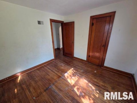 Tiny photo for 1605 LAMAR Avenue, Mt Vernon, IL 62864 (MLS # EB458596)