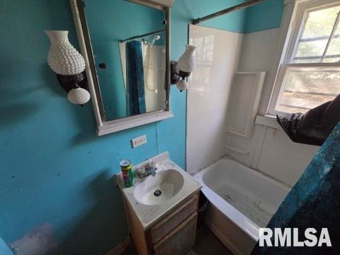 Tiny photo for 1605 LAMAR Avenue, Mt Vernon, IL 62864 (MLS # EB458596)