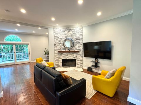 Tiny photo for 1009 Arbor Court, Mount Prospect, IL 60056 (MLS # 12586696)