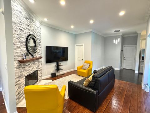 Tiny photo for 1009 Arbor Court, Mount Prospect, IL 60056 (MLS # 12586696)