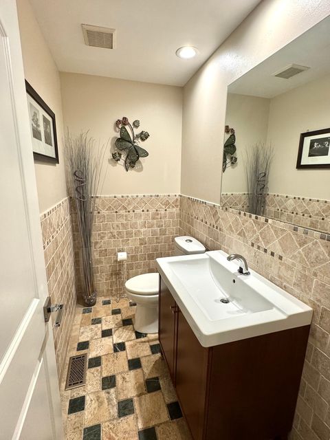 Tiny photo for 1009 Arbor Court, Mount Prospect, IL 60056 (MLS # 12586696)