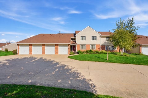 Photo of 988 Harvest Circle #988, Buffalo Grove, IL 60089 (MLS # 12778100)