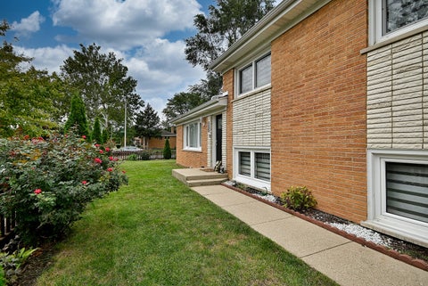 Tiny photo for 8033 Long Avenue, Burbank, IL 60459 (MLS # 12770173)