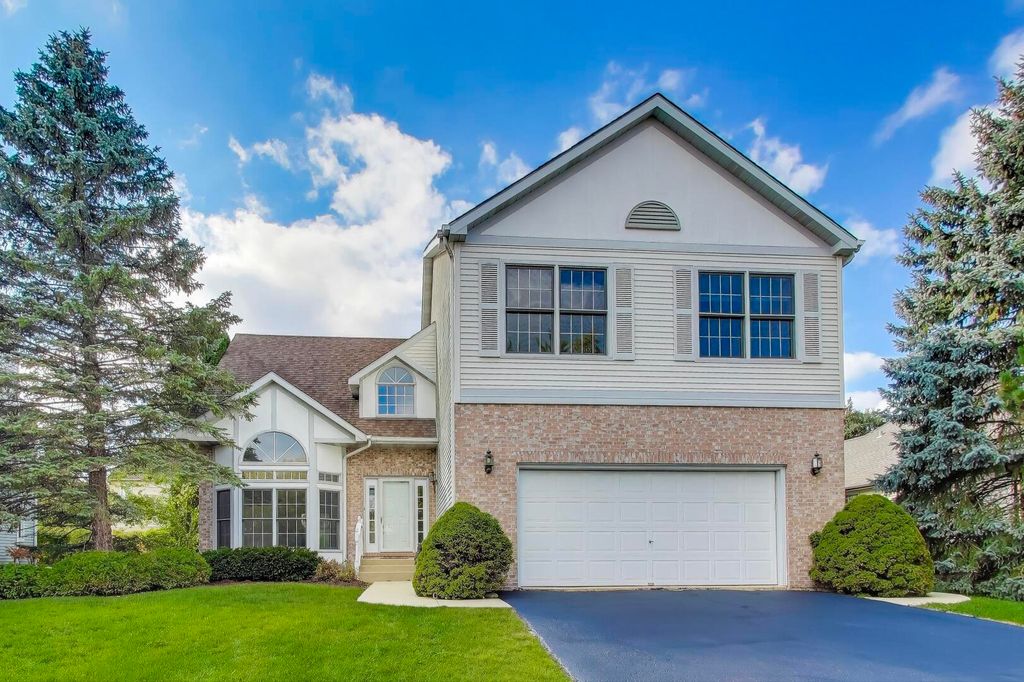 Photo for 245 Hidden Creek Road, Lake Zurich, IL 60047 (MLS # 12466809)