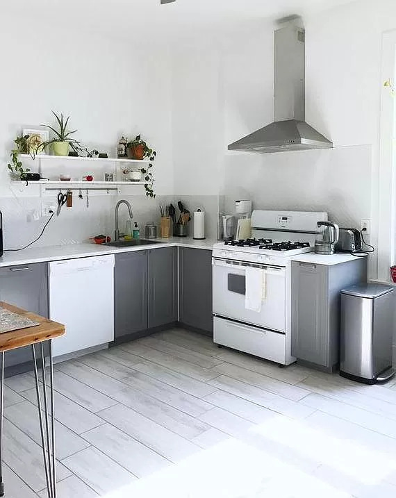 3229 W Dickens Avenue