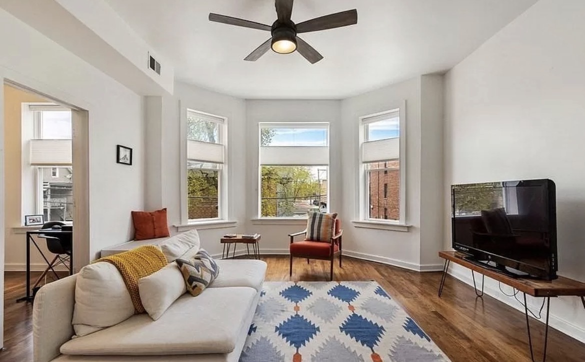 3229 W Dickens Avenue