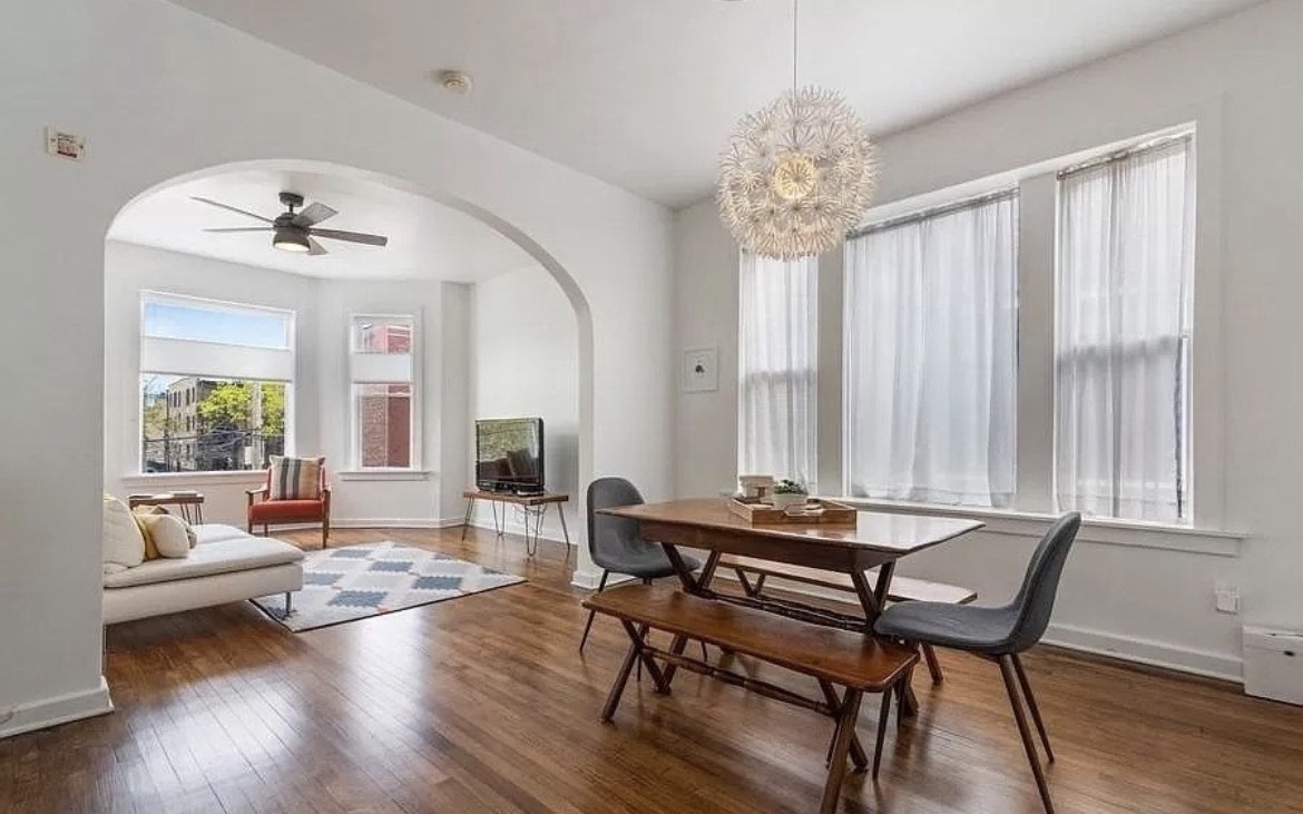 3229 W Dickens Avenue