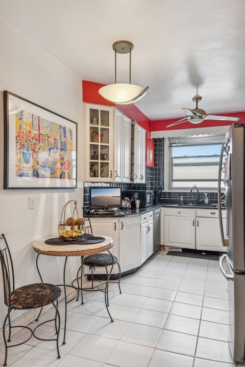 Tiny photo for 5000 S East End Avenue #13A, Chicago, IL 60615 (MLS # 12368217)
