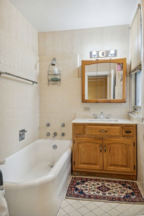 Tiny photo for 5000 S East End Avenue #13A, Chicago, IL 60615 (MLS # 12368217)