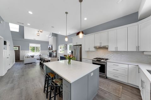 Tiny photo for 228 Juneway Terrace, Lake Bluff, IL 60044 (MLS # 12577248)