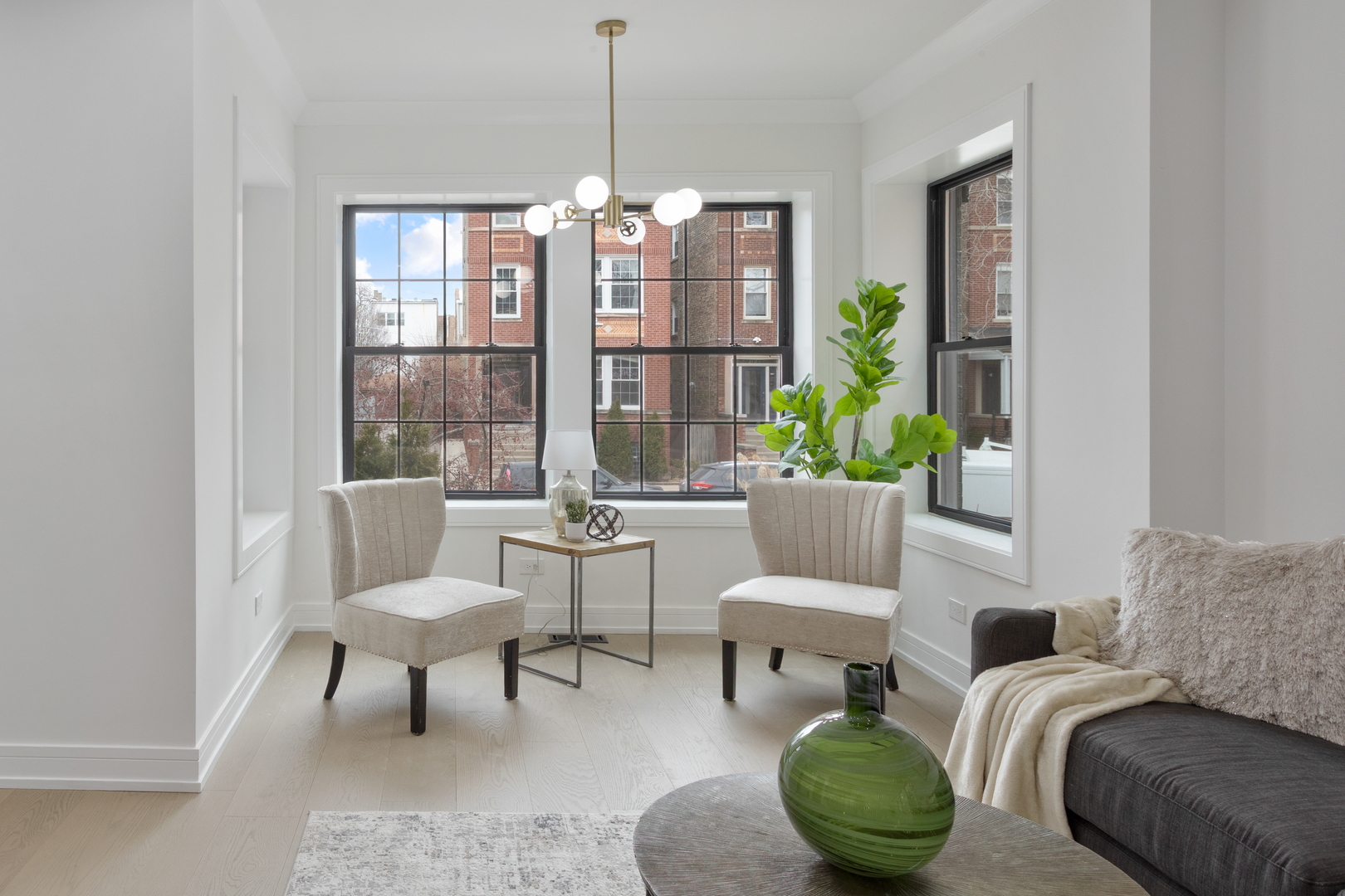 2624 N Hamlin Avenue