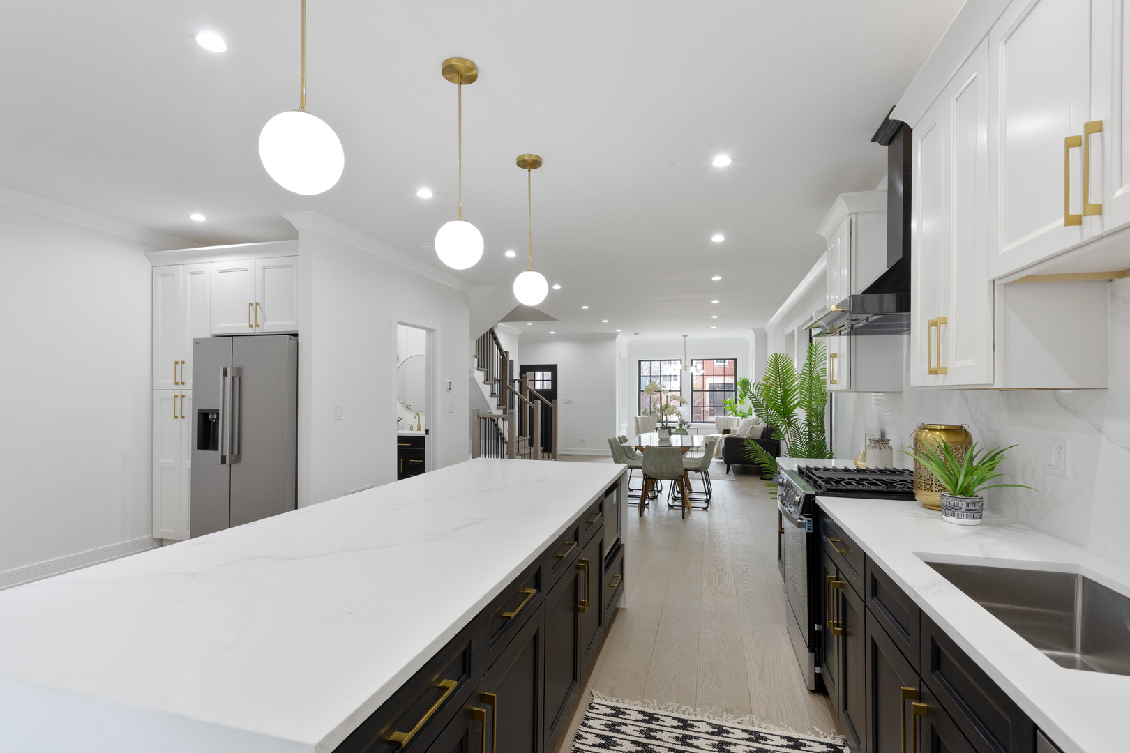 2624 N Hamlin Avenue