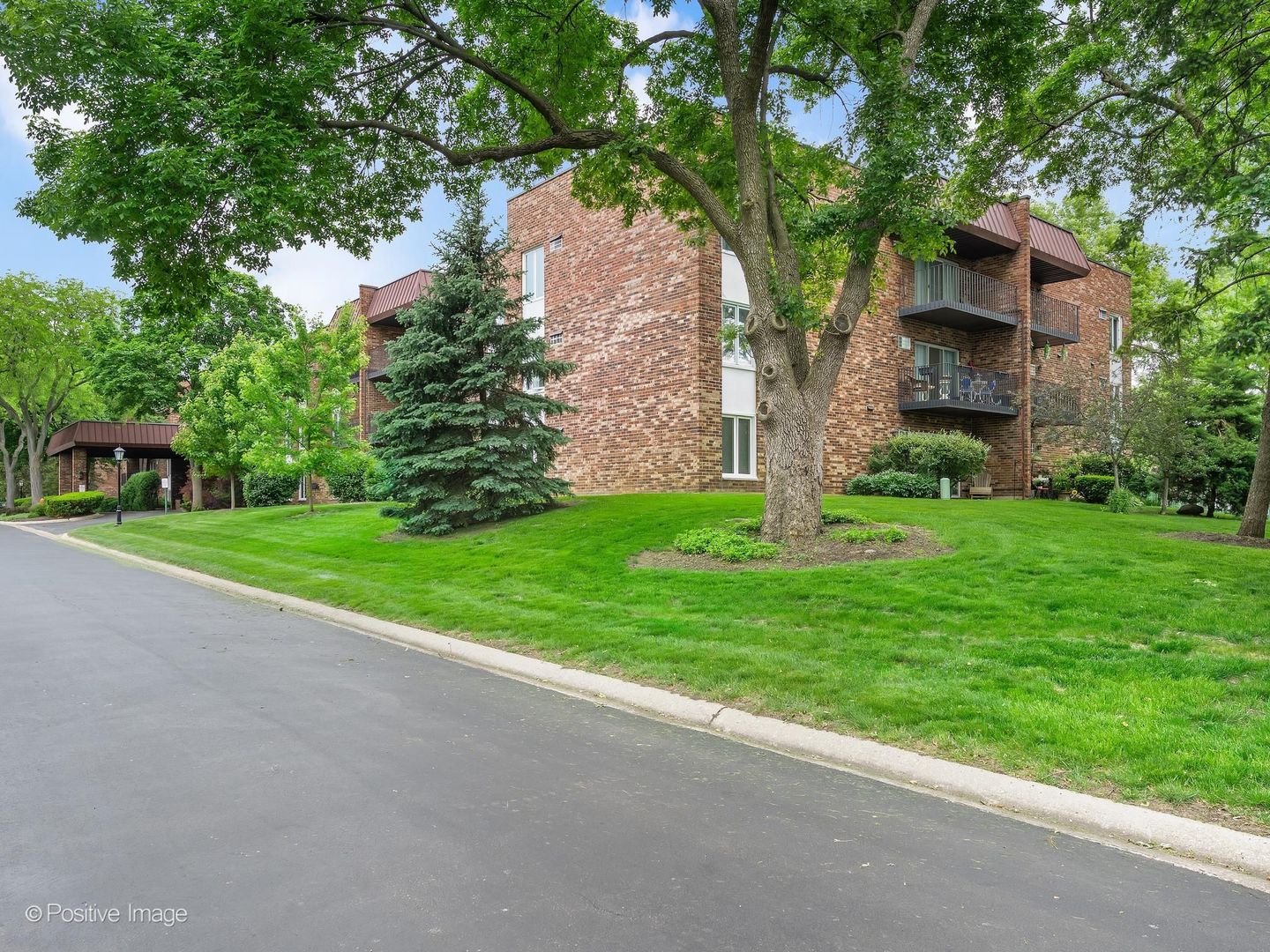 1121 W Ogden Avenue 253