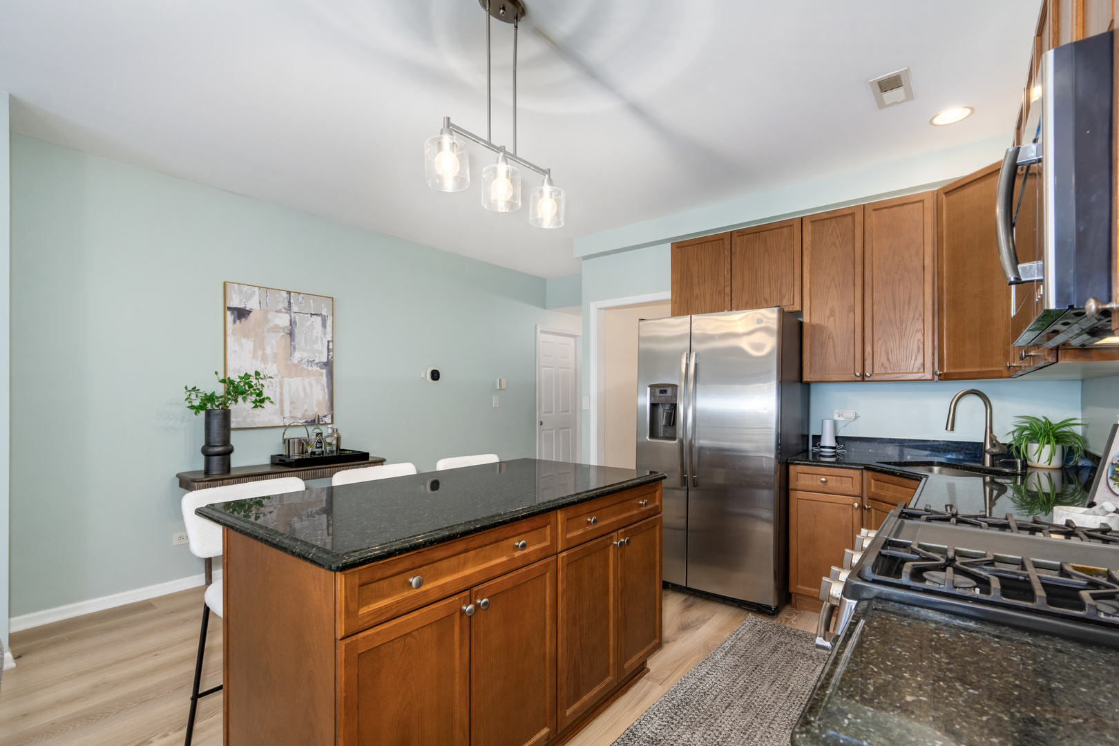 2720 W Cortland Street 105