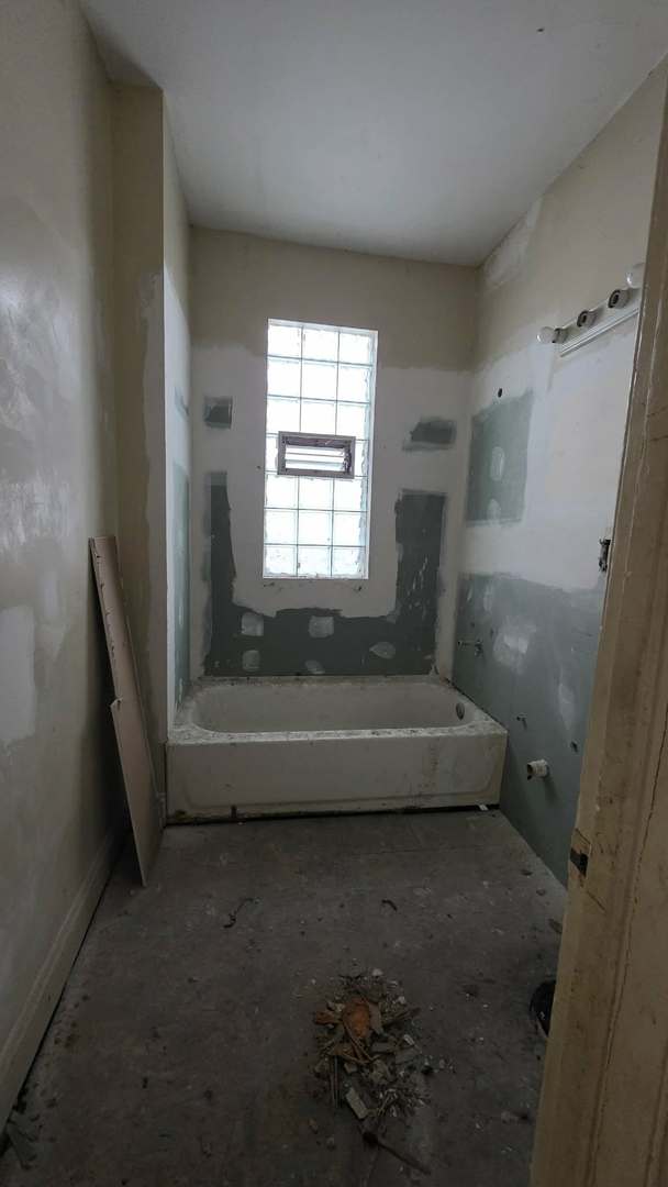 8422 S Baltimore Avenue